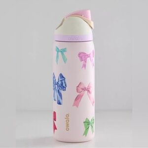 Owala GIRLHOOD urban outfitters 32 oz